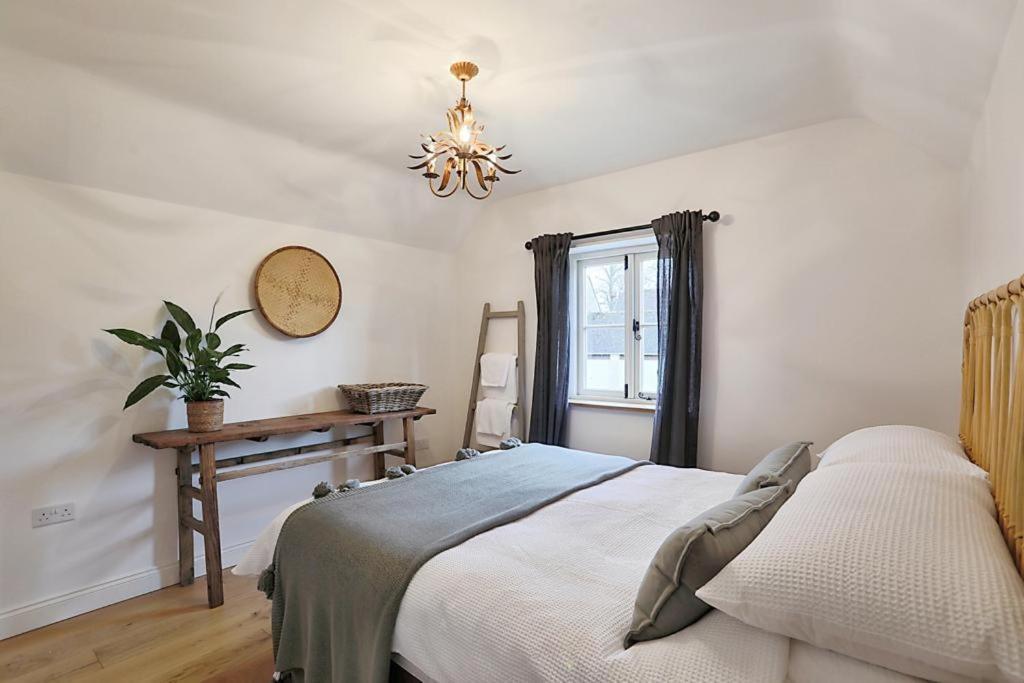 Luxury Cotswold Cottage With Hot Tub In Stow On The Wold! Екстериор снимка