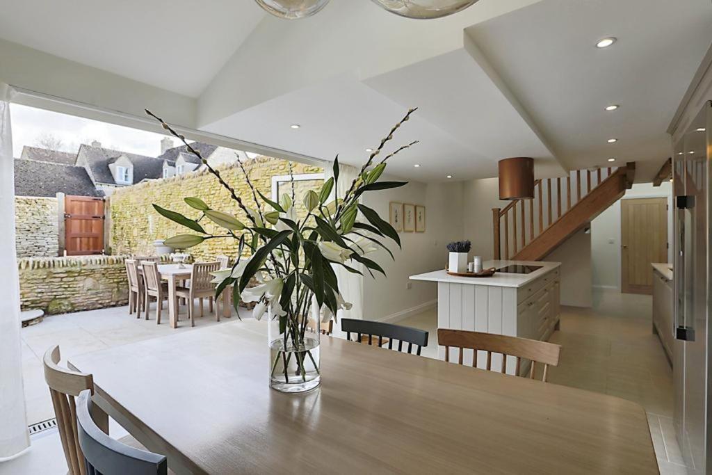 Luxury Cotswold Cottage With Hot Tub In Stow On The Wold! Екстериор снимка